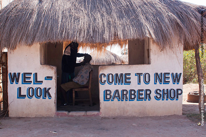 004_CZmA.7811-African-Sign-Art-New-Look-Barbershop