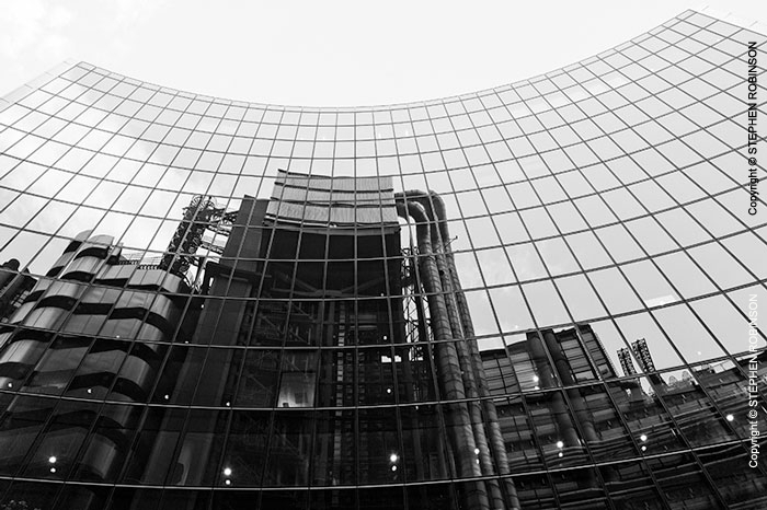 008_ArcUk.2795BW-Lloyd's-Building-reflected-in-Willis-Building-London