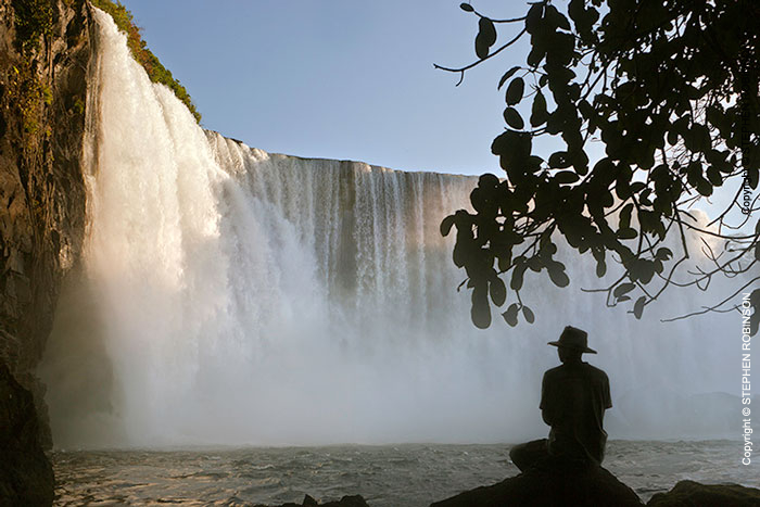 012_TZmN.7849A-Lumangwe-Falls-&-Man-N-Zambia