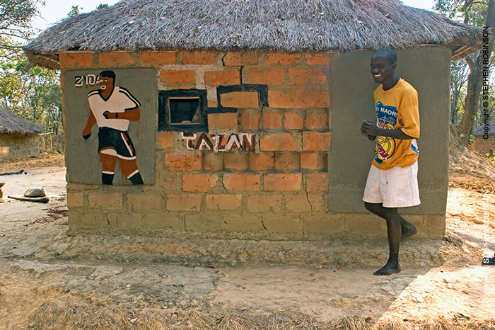 006_CZmA.8553-African-Painted-House-&-Owner-Football