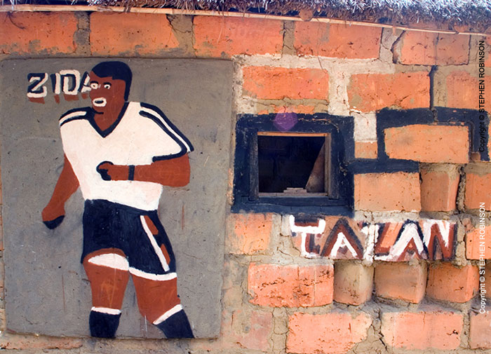 007_CZmA.8554-African-Painted-House-&-Owner-Football