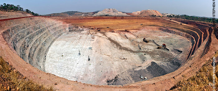 016_KMM_781015A-Mutanda-Mine-Congo-CNW-Pit