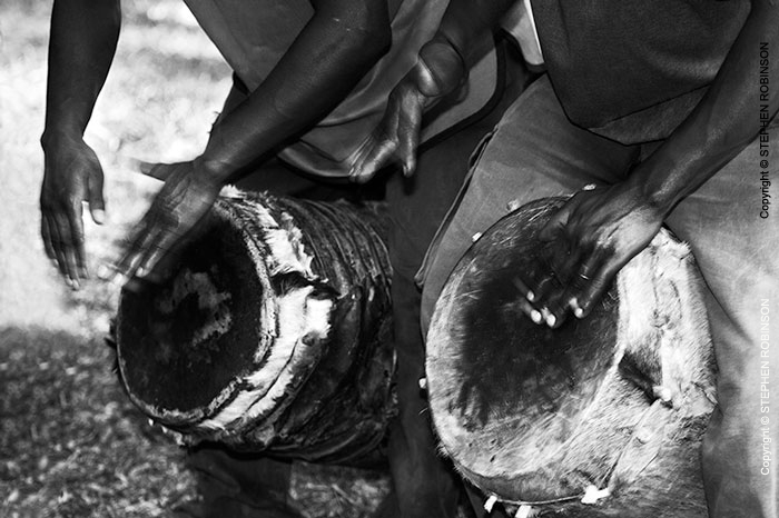021_CZmM.1395BW-African-Drums-Zambia