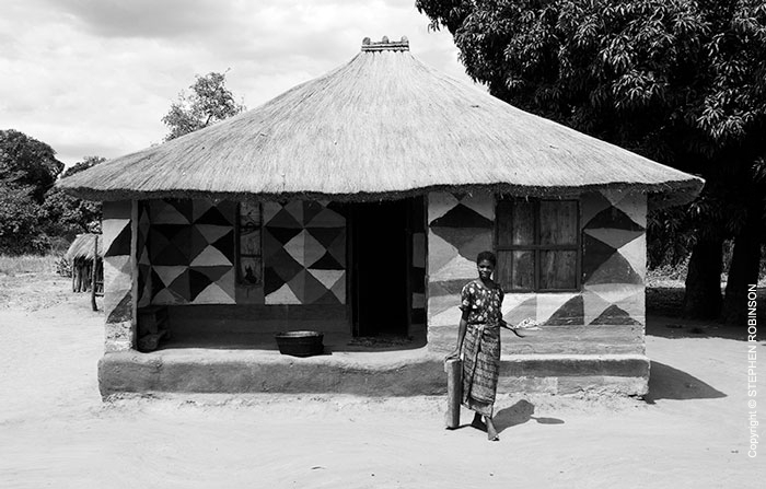 018_CZmA.8068BW-African-Painted-House-N-Zambia