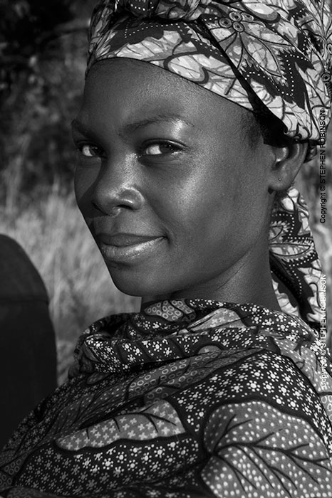 005_PZmL.8093VBW-Village-Woman-N-Zambia