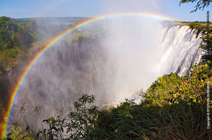 037_LZmS.6526-Victoria-Falls-Rainbow-&-Tourists-Zambezi-R-Zambia