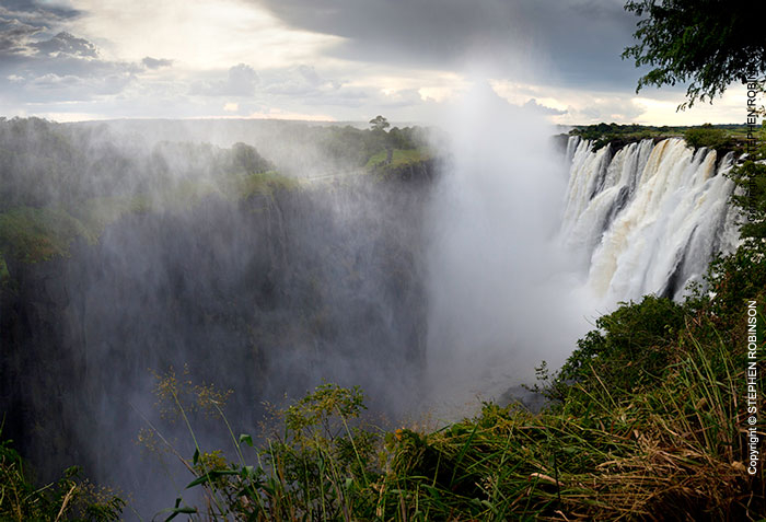 043_LZmS.639597-Victoria-Falls-at-Dusk-E-Cataract-Zambezi-R-Zambia