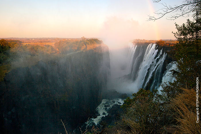 052_LZmS.3192A-Dawn-Rainbow-Victoria-Falls-Zambezi-R-Zambia