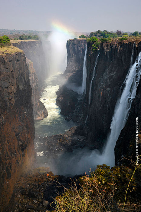 054_LZmS.1102V-Victoria-Falls-at-low-water-Zambezi-R-Zambia