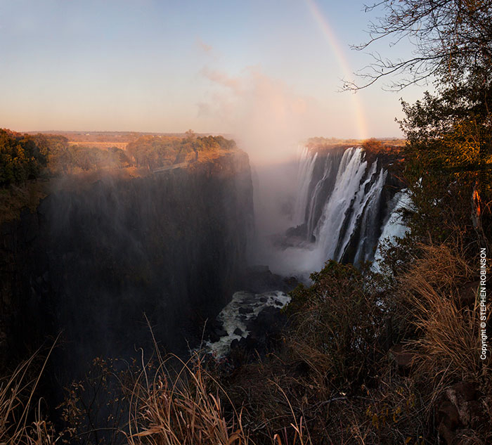 057_LZmS.319599-Dawn-Rainbow-Victoria-Falls-Zambezi-R-Zambia