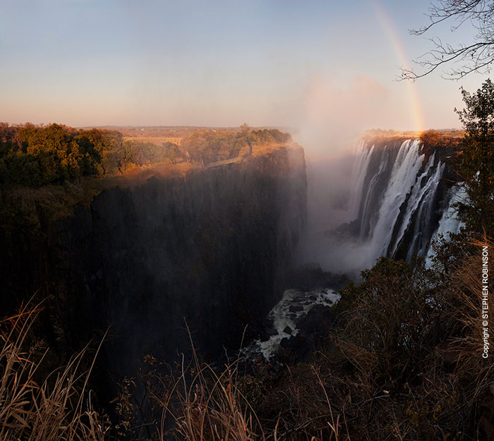 058_LZmS.320004-Dawn-Rainbow-Victoria-Falls-Zambezi-R-Zambia