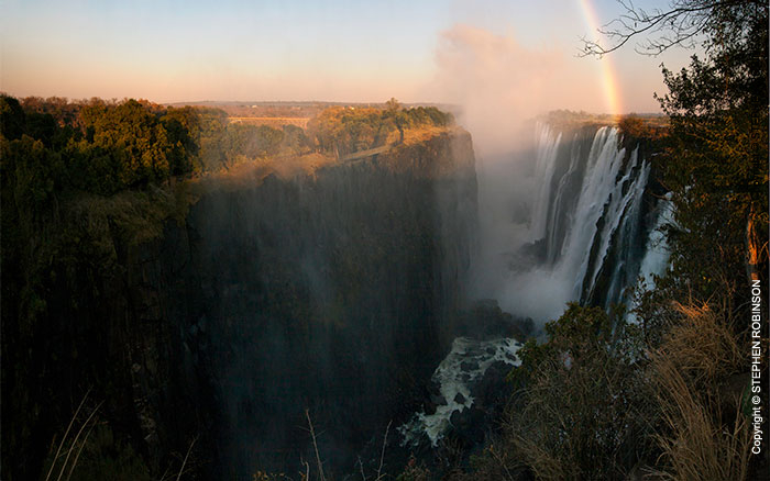 059_LZmS.320507-Dawn-Rainbow--Victoria-Falls-Zambezi-R-Zambia