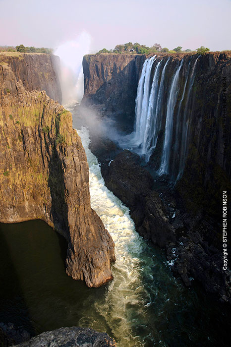 061_LZmS.1076V-Victoria-Falls-at-low-water-Zambezi-R-Zambia