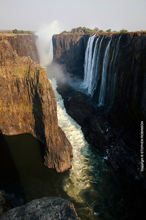 063_LZmS.1079V-Victoria-Falls-at-low-water-Zambezi-R-Zambia