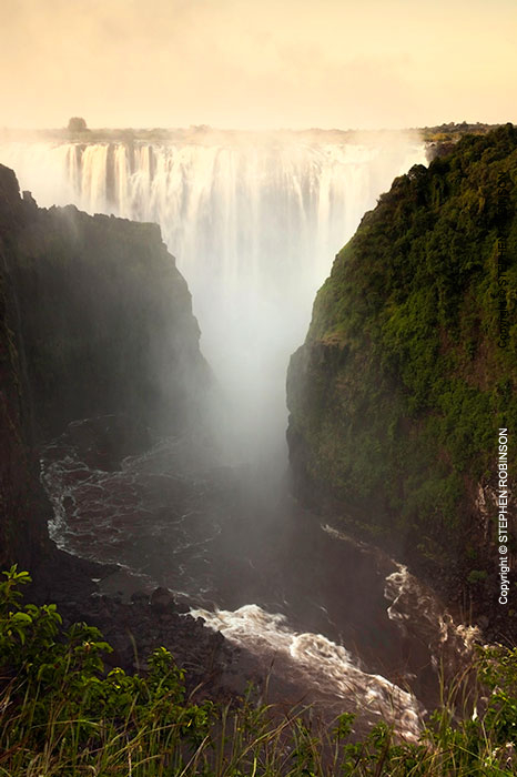 073_LZmS.6729V-Victoria-Falls-Zambia-Zambezi-R-Zambia
