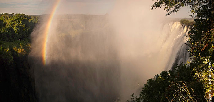 089_TZmS.64445-Victoria-Falls-&-Tourist-Zambezi-R-Zambia
