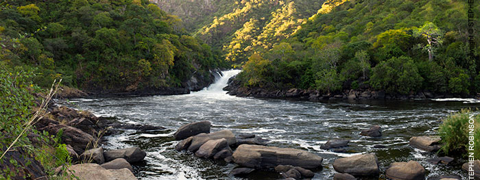 016_LZmE.087392-Avumba-Menda-Falls-Lower-Kafue-Gorge-E-Zambia