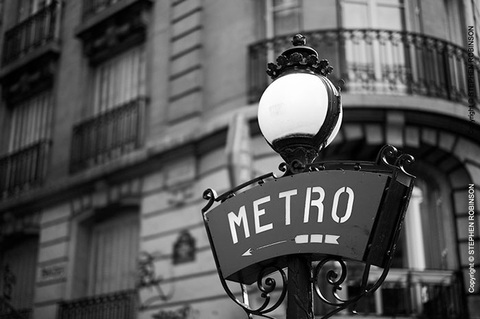 007_UFr.1873BW-Metro-Sign-Paris