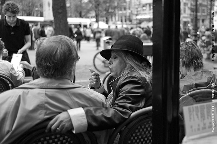 045_UNl.1180BW-Couple-in-Cafe-Amsterdam