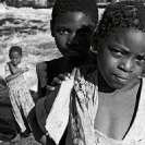 008_PZmL.7098BW-Girls-Luapula-River-N-Zambia